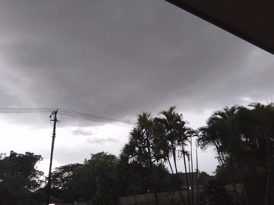 ReenvalSA's tweet photo. #Swaar weer en #reën. #Musina #Limpopo 18-00 op 6/1/23 https://t.co/jqxG5tYXn8