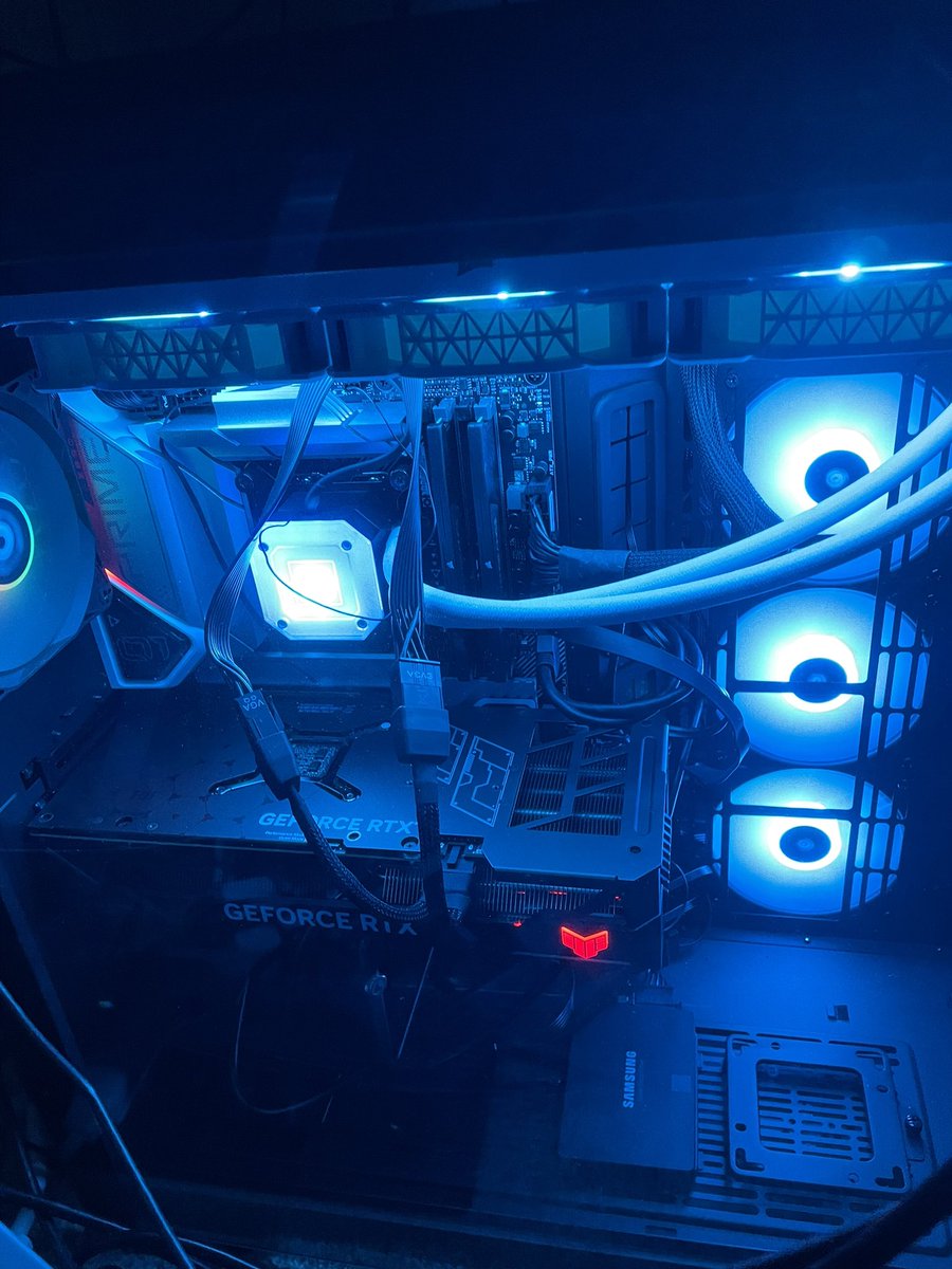 These new GPU’s sure grow in size every year, for size comparison this is a full tower case