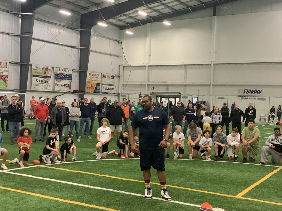 JerseyGridScout's tweet image. Super Bowl Champion @J_7TRE_E 🏆 @Saints INVESTING his time with our Youth Academy Coaching up the OL with VOLUNTEER  @SHSrenegadesFB OL Coach  @Coach_Hawk64 

#PayItForward 🏆
#InfluenceOthers 🎯
#KnockEmBack 💪🏼
#OLWorks 💯

@cbeducator 
@SHSRenegades