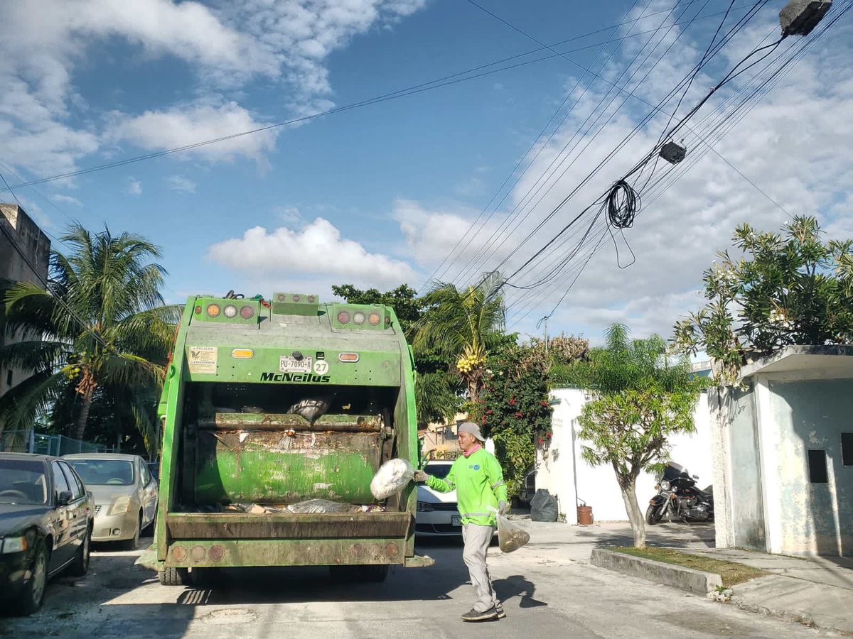 SIRESOL_CUN's tweet photo. Comprometidos por un Cancun más limpio. Recorrimos la #SM60 y las unidades avanzan hacia la #SM61. 🚛
Envíanos una fotografía 📸 y la dirección📍al número de #ReportaYAporta 📲 9983216106 para darle seguimiento a la ubicación que requiera atención.
@anapatyp
#CancúnNosUne https://t.co/MpxMrwl2F1