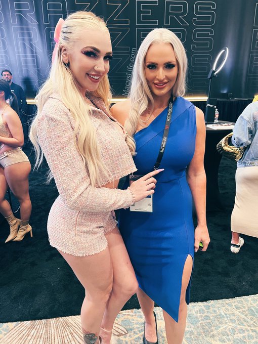 &ldquo;Spendraaaa&rdquo;❤️💋 @KSLibraryGirl https://t.co/kKTa1nJieT<a class="tags" href="/tag/kslibrarygirl">@kslibrarygirl</a>