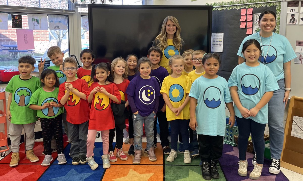 MrsKaylaLambert's tweet photo. Students loved their new house shirts! Thank you to everyone who made this possible! https://t.co/6jllOQFasM