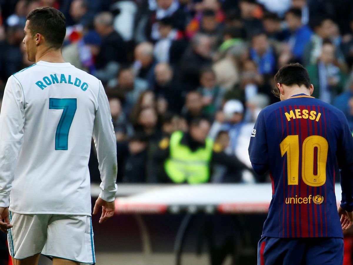 Cr7stianismo_'s tweet photo. Estadísticas Cristiano Ronaldo vs Messi.

(Solo en partidos oficiales)

Lionel Messi:

952 partidos.
749 goles.

Cristiano Ronaldo:
1093 partidos.
803 goles.

Uno de los dos necesita de amistosos para tener números parecidos. Y uno fue centrocampista durante 5 temporadas. https://t.co/L9jPc80z7p