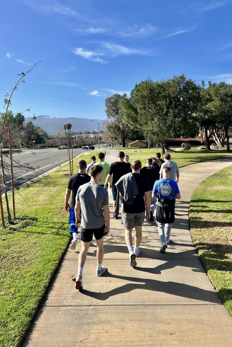 Taking in the scenery here in Cali 👣 ☀️ #GetJacked