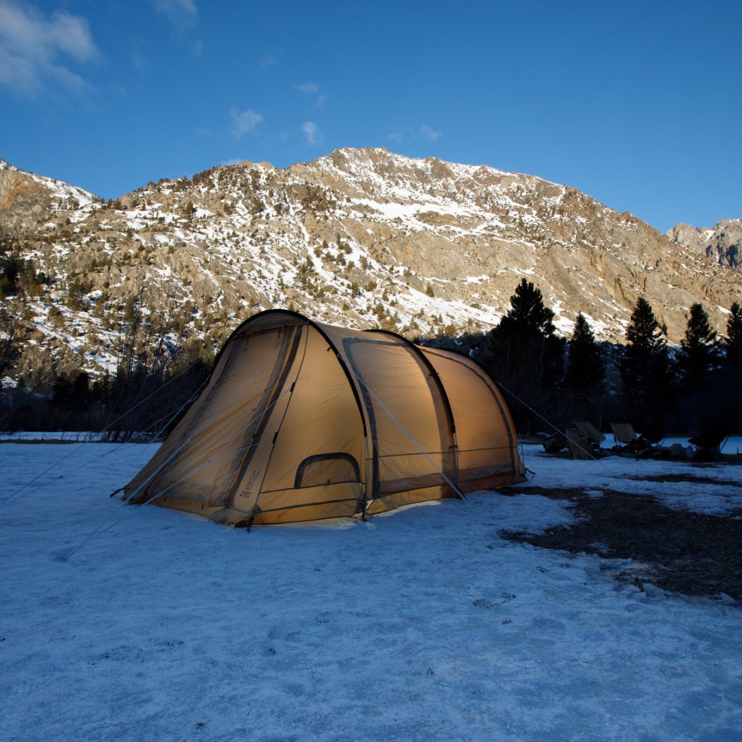 🏕This Kamaboko Super Tent, aglow with inner warmth, is camped out on the shore of Black’s Pond, where they shot the Tom Cruise movie “Oblivion”.
#dodoutdoorsusa #campingtrip #campingwithkids #campingusa  #keepitwild #wintercamp #wintercamping #wintercampingtrip
