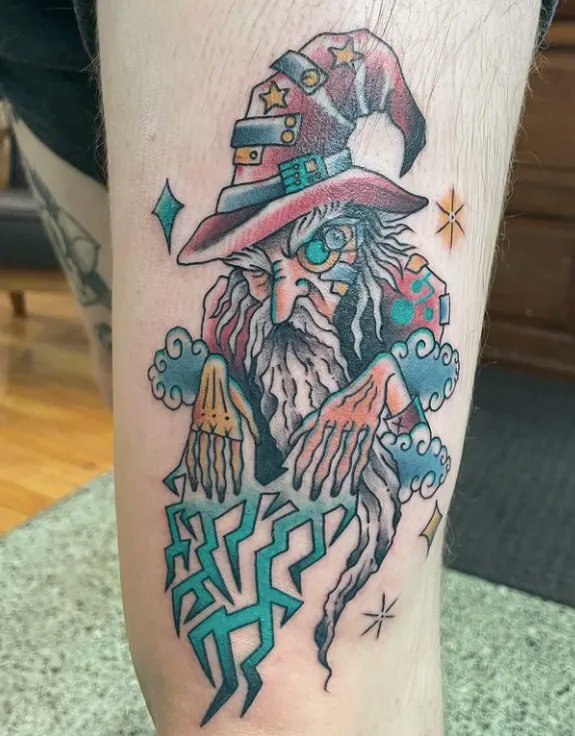 Amazing wizard piece by @joe_stephens_tattoo 
#wizardtattoo #traditonaltattoo #alchemytattoocollective #tattoo #tattoos