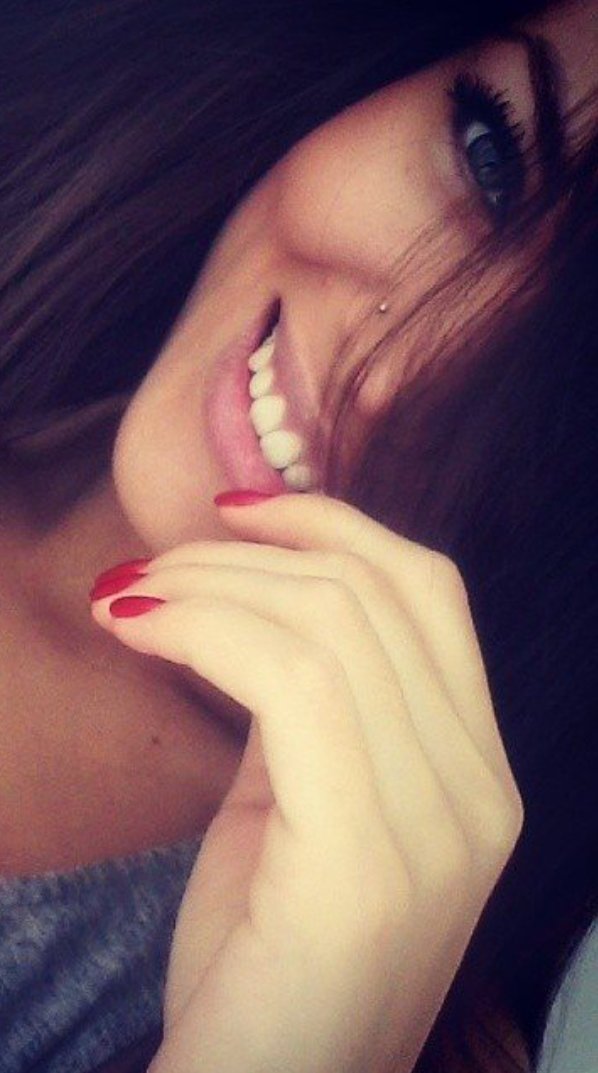 farahfatimae's tweet photo. It's unfair to hold your smile when you can do better with it. https://t.co/CNzUtP1nkg