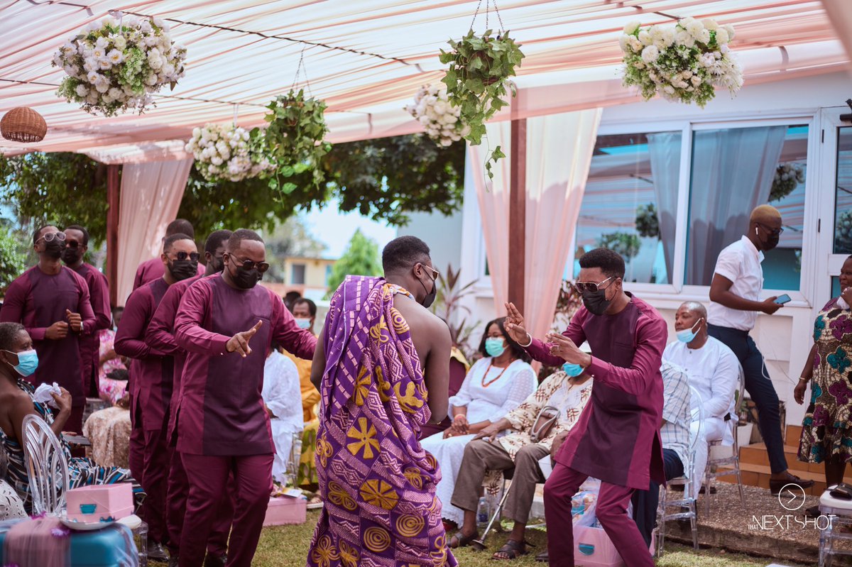 thatnextshot_'s tweet photo. Coming in hot 🥵, we were glad to take this snapshot, exquisitely done ✅ 

Get similar bookings this festive season and any day ahead, make an appointment via our website link

📸 👉🏿🔗 https://t.co/sRC4GjHlga
(
Bride: @tashobed 
Groom: @J0eBee 
——————————————#ghanawedding https://t.co/6E9dWA2t2A