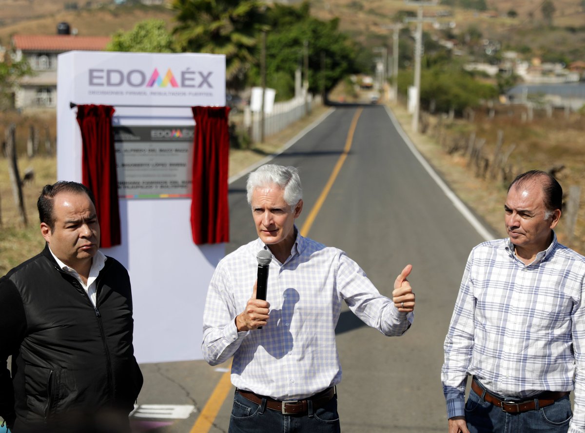 Entregamos el Corredor Sultepec-Tejupilco y los Libramientos de Sultepec y de Tejupilco, que suman una longitud de 45 kilómetros y mejoran la conectividad entre Tejupilco y Texcaltitlán. #CaminosDelSur