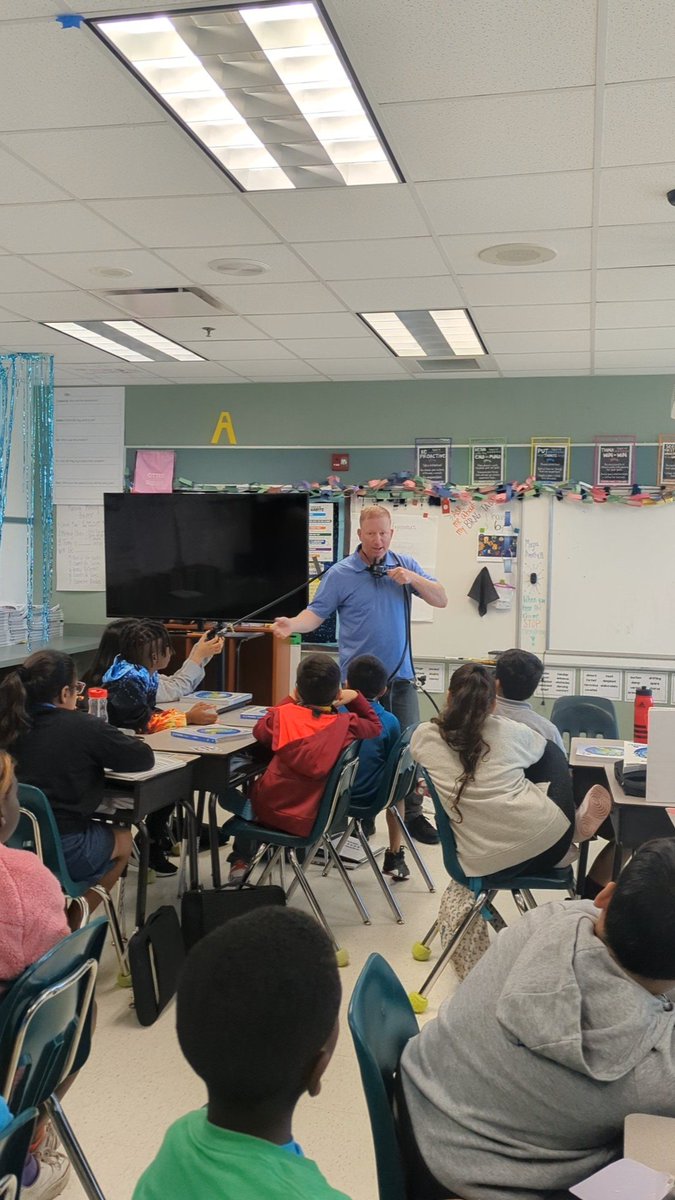 Ottersof4th's tweet photo. After reading about the Mariana Trench we had our very own deep sea expert, Mr. Zipko, come and talk to us! You won't find me down there any time soon, but we might have a few budding divers now @hceotters ! https://t.co/ffJ7Jdj1zh