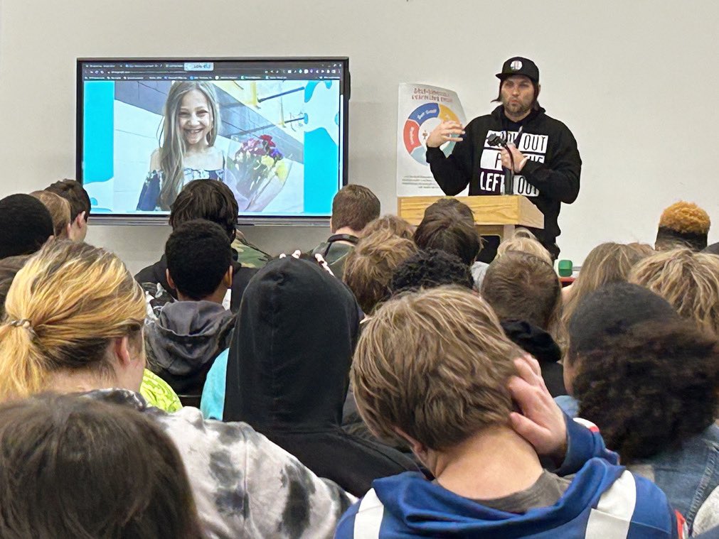 benjaminrwoods's tweet photo. Never ever gonna get tired of telling stories about sweet Calla & her huge heart to LOOK OUT FOR THE LEFT OUT! Thankful today for time with the amazing students of The Phoenix School of Discovery! #teamwoods #praiseforcalla #LOOKOUTFORTHELEFTOUT https://t.co/ZvTUQ1SYjW