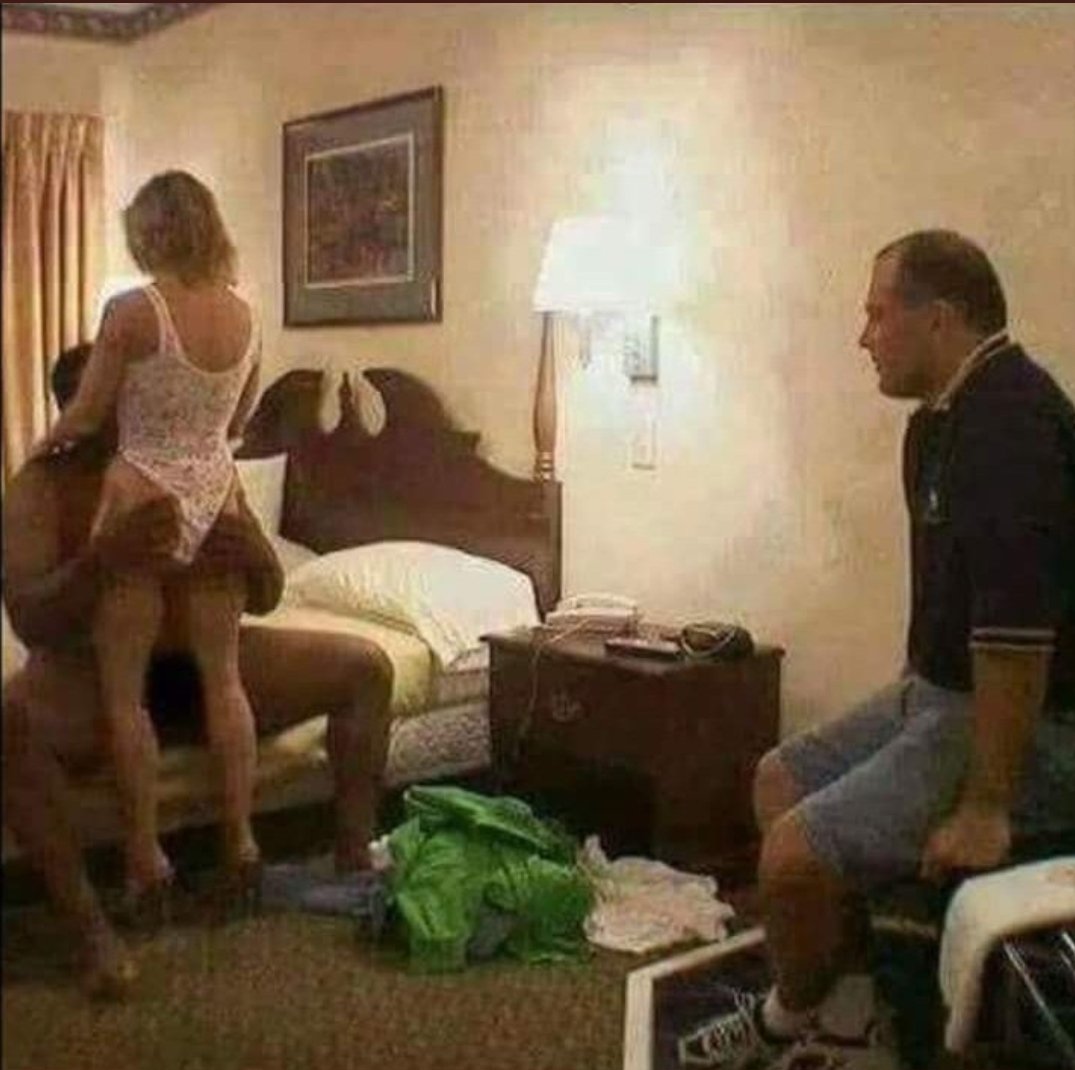 Merhabalar, Manisada tek erkegim, temiz titiz bakimli kafa dengi uyumlu saygili guvenilir sirdas cift tecrubeli birisiyim. Tanismak ister misiniz?