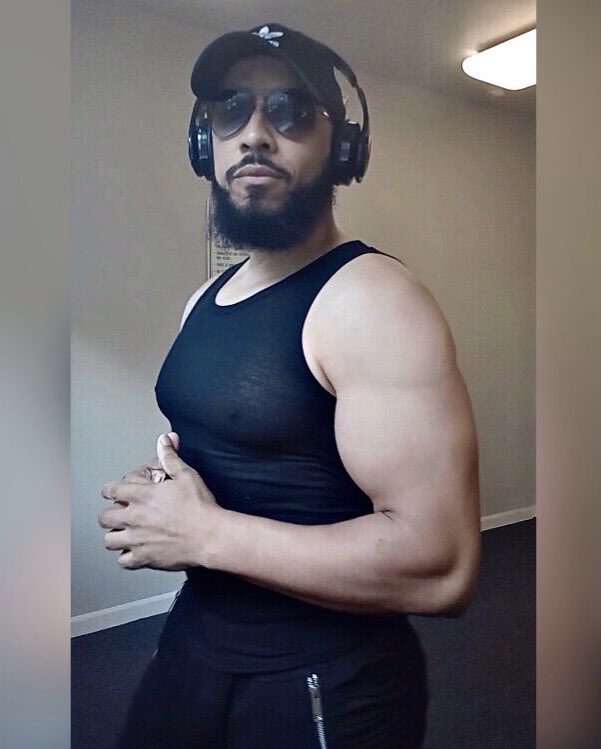 ACTREEL's tweet photo. “What's done is done. What's gone is gone. One of life's lessons is always moving on. It’s okay to look back to see how far you’ve come but keep moving forward.”

-Roy T. Bennett

#FridayFlex 
#AlphasLift🏋🏾‍♂️
#BlackBoyJoy✨🪩 https://t.co/dCqjHjMA2X