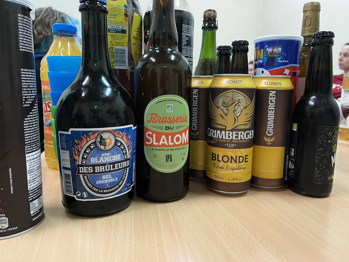 avocdicioupas's tweet image. réunion organisation des compet #Trampo 🤣
#CaBosse