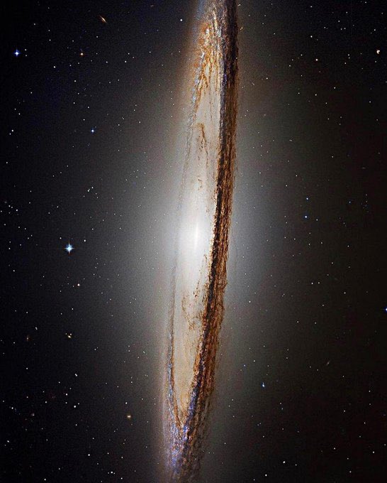 📸 Hubble Uzay Teleskobu tarafından  "Sombrero Galaksisi".