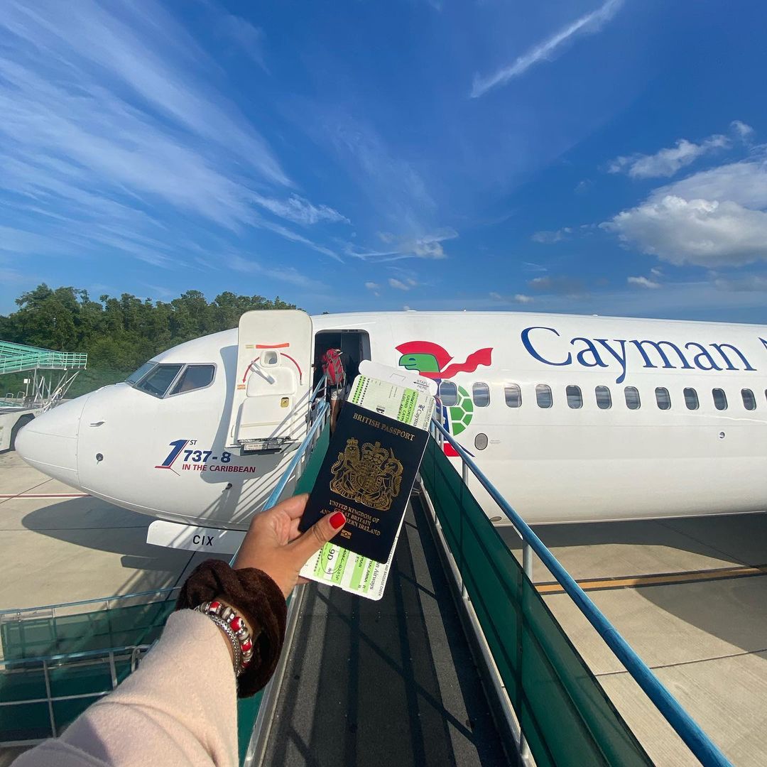 CaymanAirways's tweet image. I hopped on the plane at L.A.X. with a dream and my cardigan 🎶 
 
Make your California dreams a reality with nonstop flights to and from the City of Angels, Los Angeles.
Book today 👉 bit.ly/3jTTWLW
-
📷 IG: @alannainwonderland
_
#caymanairways #labound #partyinhtheusa