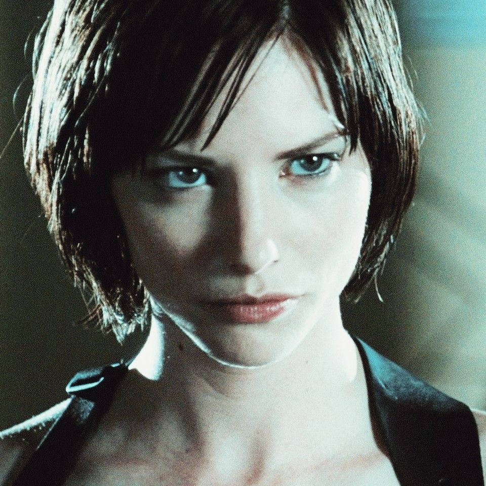 Muuuuuuy buenos días 💕

#ResidentEvil #JillValentine #siennaguillory