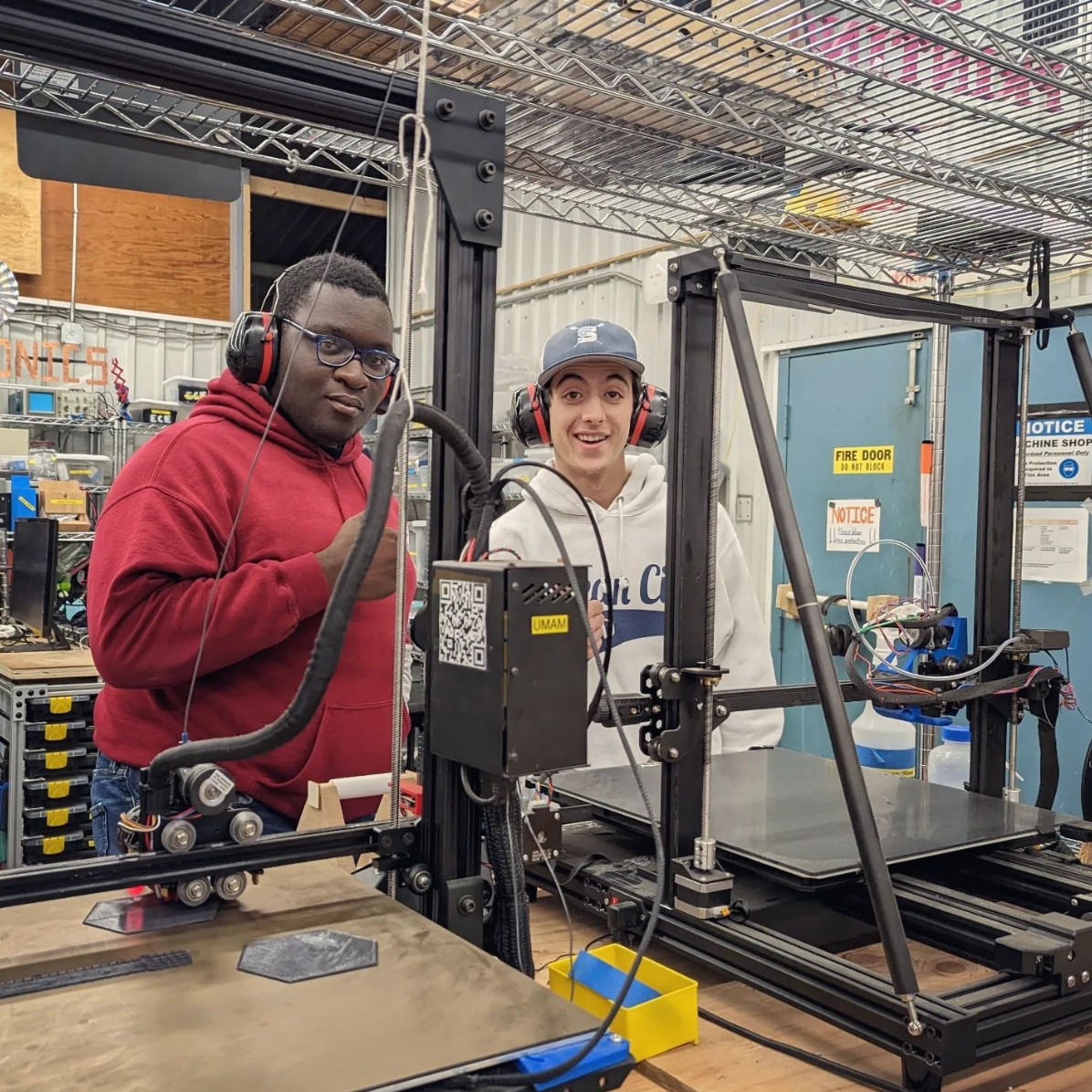 Want to build your own robot? 🤖 The #UMassAmherst #Makerspace lets you make that dream a reality! They have the space, tool, and know-how. Now they want to connect you with other makers and mentors. 🛠 Click to learn more 👉  bit.ly/3jOgZIc

📸 - @umassamherstmakerspace