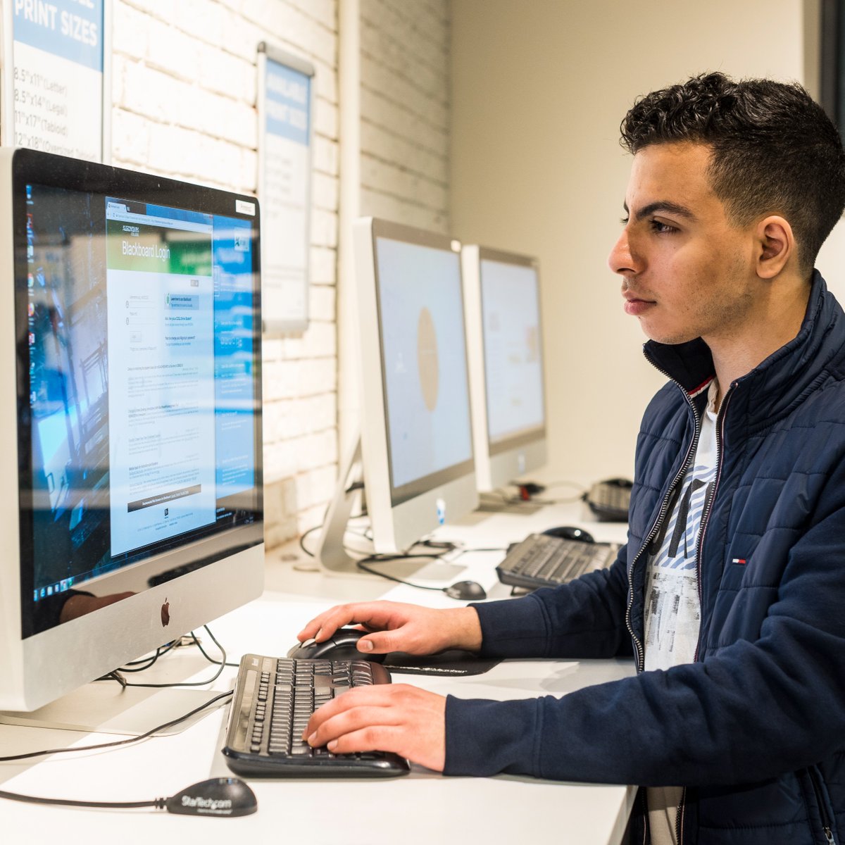 #ACDay1 at <a href="/AlgonquinColleg/">Algonquin College</a> is on Monday, Jan. 9! 

Find support in Student Commons from 10 a.m. to 2 p.m. for:
📚 Booklist/Course Materials (outside Connections: The Campus Store)
🖨 Printing on campus 

Ask any staff/volunteers in green shirts for assistance, we're #Here2Help!