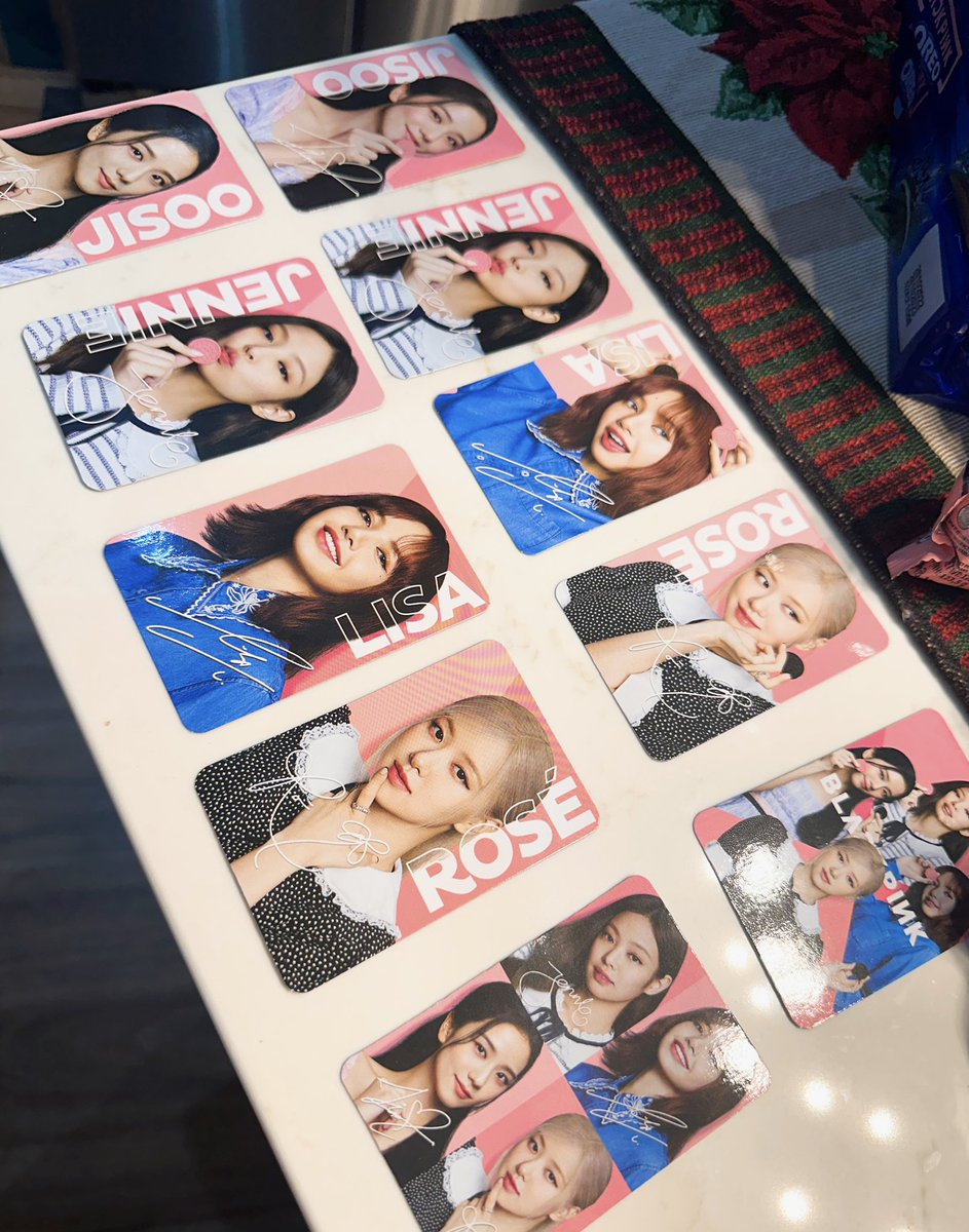 diabetes in ur area 😂😂 gusto ko magdabog 😭😭😭😭 complete na dapat pero double yung jennie tapos may butas si lisa sa noo smdkskdkdkdkd 😭😭😭😭 

#BLACKPINKxOREO