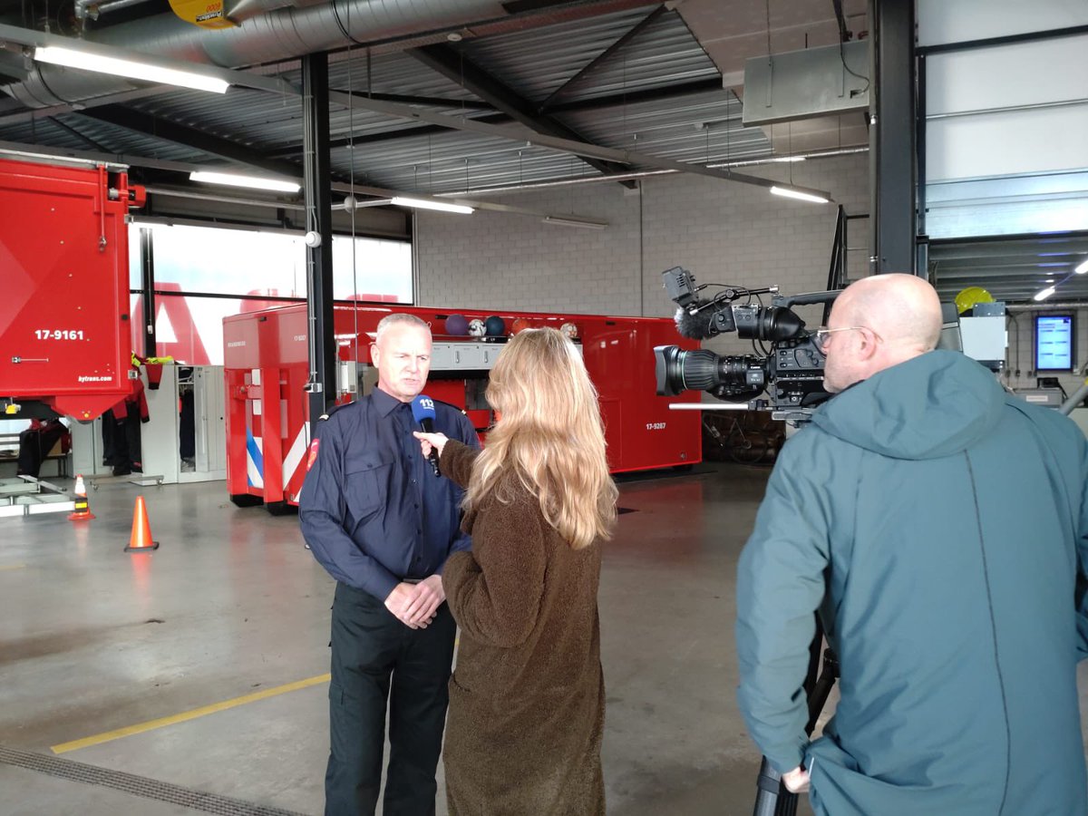 Vanavond 21.30uur accu brand 🔥 en tips van……gids.tv/tv-gids/uitzen… <a href="/kaz0431/">Kazerne Schiedam</a>