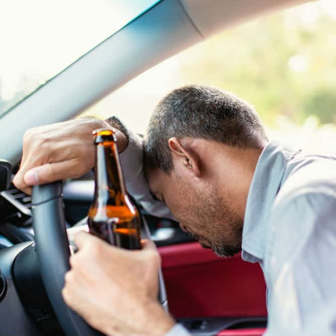 AcervoCharts's tweet photo. 🚨 INÉDITO: Motoristas alcoolizados nos Estados Unidos agora serão forçados a pagar pensão alimentícia aos filhos se matarem seus pais em um acidente. https://t.co/fnFluNNb15