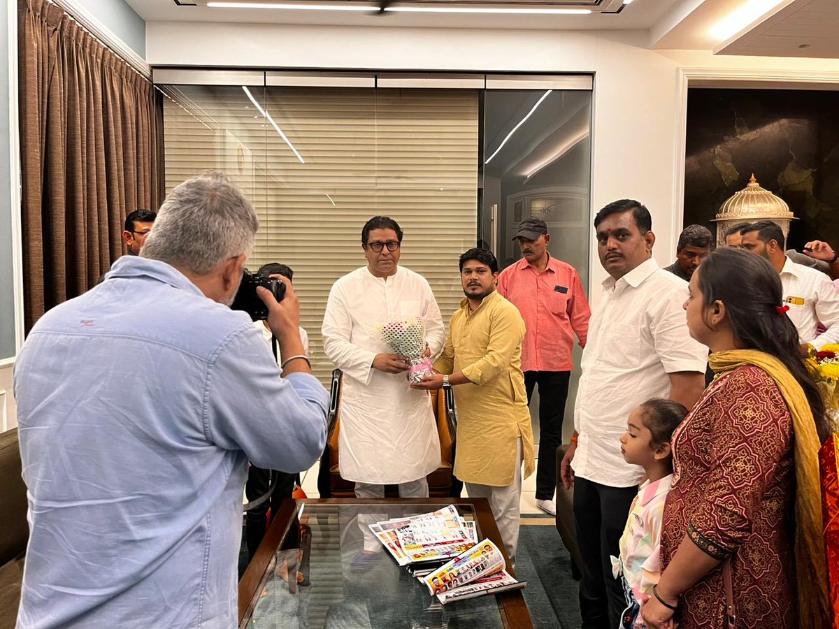 jabbarsmns's tweet image. आम्हा सर्व महाराष्ट्र सैनिकांचे विठ्ठल,मनसे अध्यक्ष, हिंदूजननायक मा.@RajThackeray साहेब यांची शिवतीर्थ व मनविसे अध्यक्ष,युवा नेतृत्व,मा.@AmitThackeray24 साहेब यांची राजगड येथे सदिच्छा भेट घेण्यात आली
#म #मराठी #MNS #mnvs
@DigitalManse @mnsreport9 @mnsreport9 @mnsadhikrut