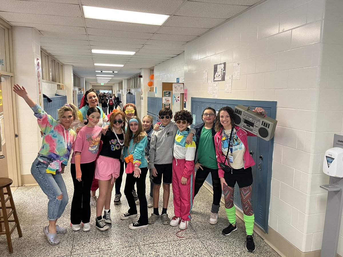 SouthernMSAACPS's tweet photo. Southern Middle school is celebrating the 80th day of school #AACPSAwesome @AACountySchools https://t.co/1ua7Jo9jPa