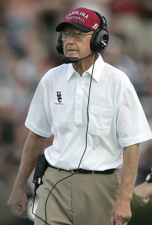 Happy 86th Birthday to legendary coach, Lou Holtz! 