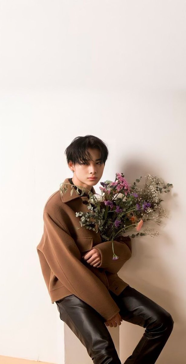 le destin nous a réunis.

— A #Sunki au wherein Valentina is applying for a job as a photographer in a company, little did he know that the one he is applying for is where his childhood crush works Zico. Known as the most famous actor in the Philippines.