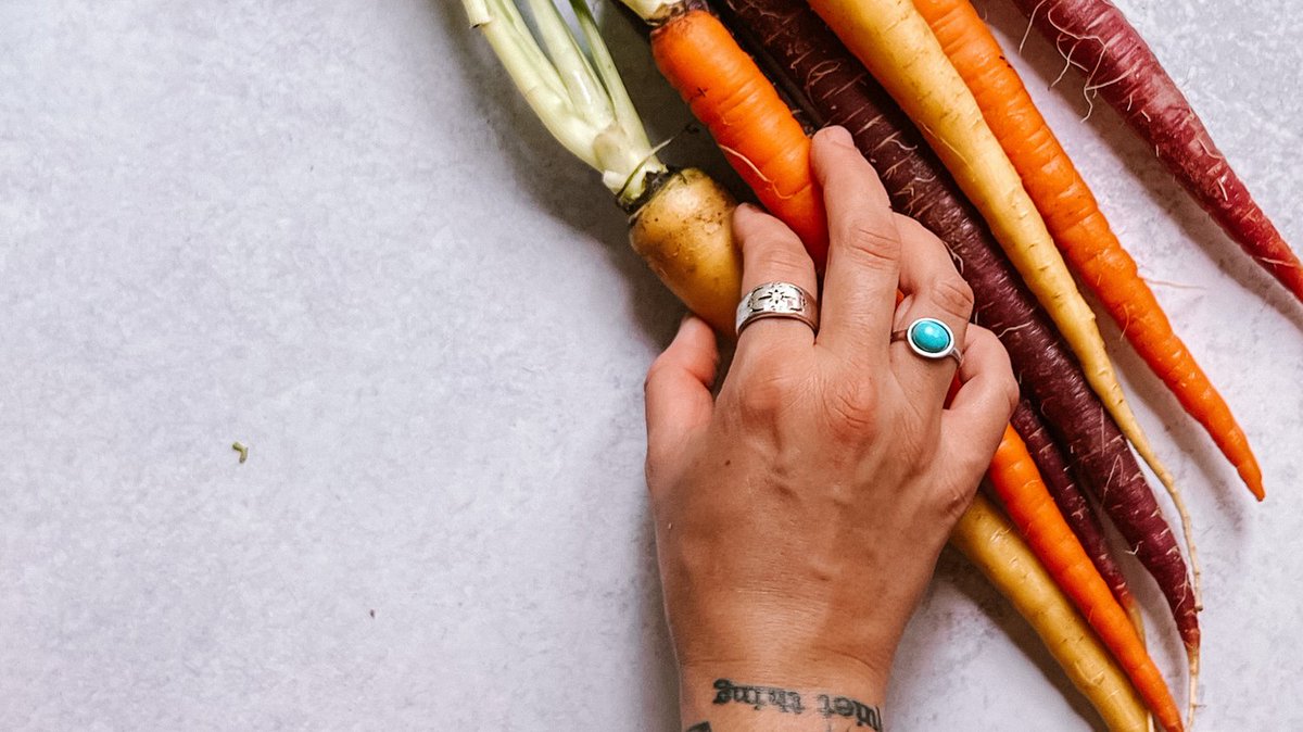 eatloam's tweet photo. We love carrot szn. 🥕 What's your fav winter vegetable? https://t.co/ap2C17hYlT