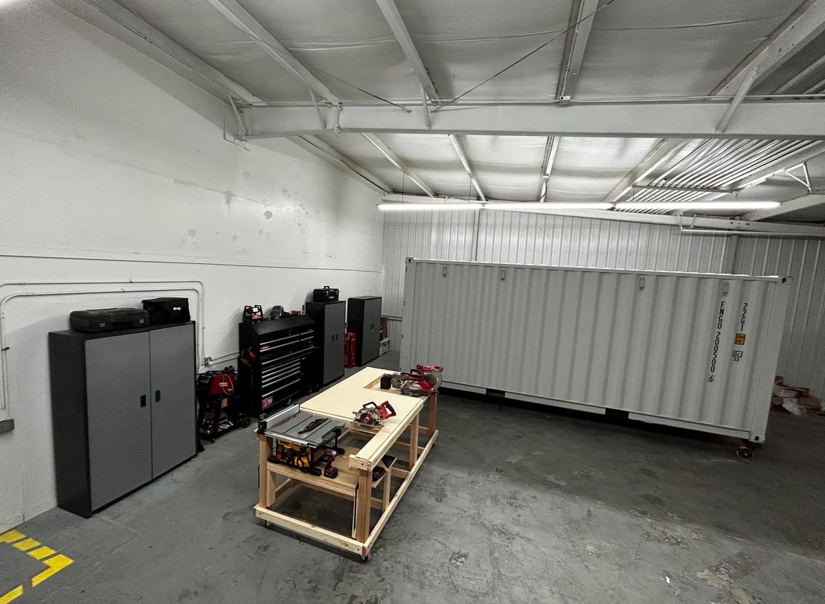 pro_container tweet picture