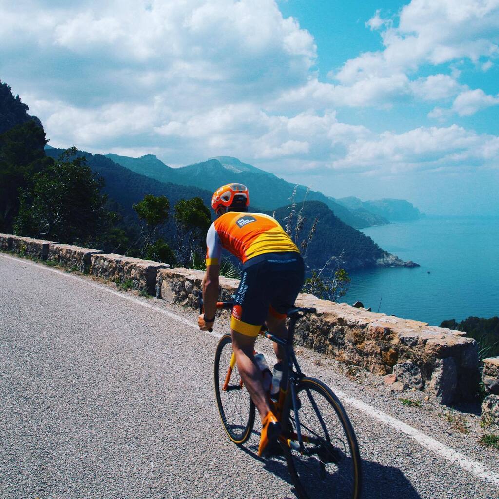 🚵‍♀️ Have a lot of fun rides this year and make sure to have a few unforgettable ones! This is what we wish you and ourselves 😉 As always our team is here to help you create &amp; enjoy unforgettable and personalized cycling adventure.
• • •
#hcbiketours… instagr.am/p/CnE61jLMepK/