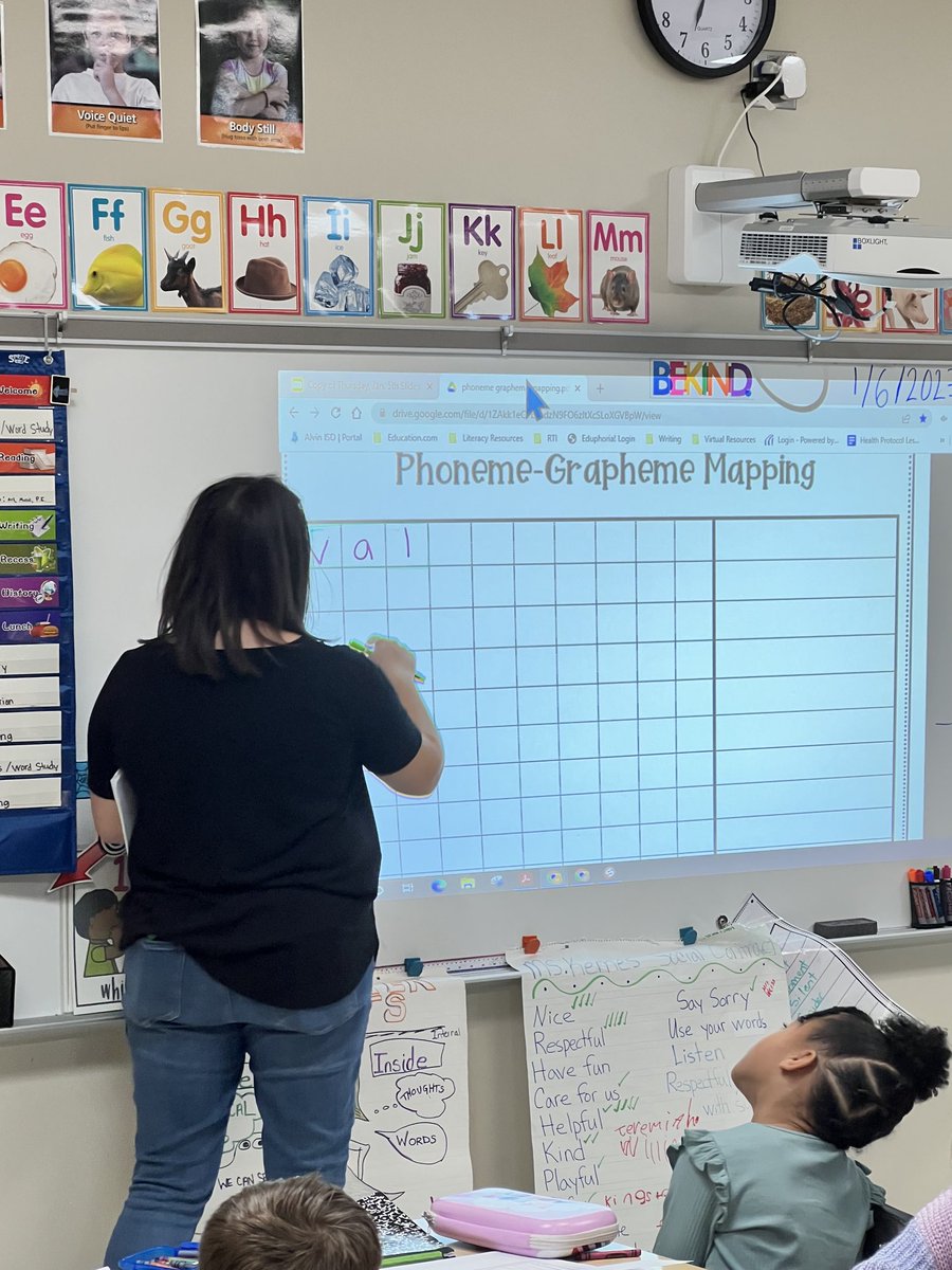 2nd Grade teacher, Mrs. Kernes, works with her class on how to map phonemes and graphemes. ⁦<a href="/AlvinISD/">Alvin ISD</a>⁩
