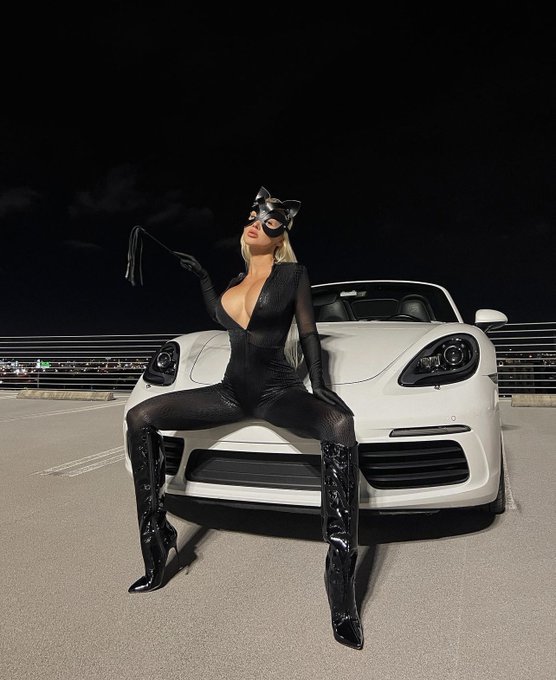 Do you like high heels and latex? 🖤 https://t.co/QJCUKVnsnZ