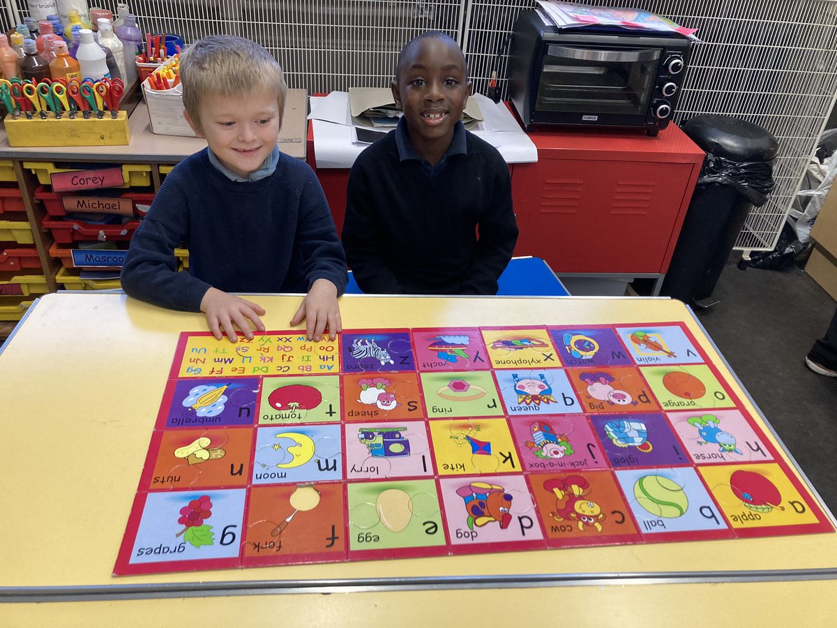 ibroxprimary's tweet image. Friendship Friday Fun #Buildingfriendships #Developingsocialskills #workingtogether #HappyFriday😀