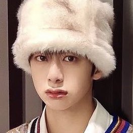 384_0115's tweet photo. 뭐랄까..바비인형원은 와..와..진짜 존나이쁘다 와..너무 이쁜데..? 에반데..? 라면 귀염말랑형원이는 걍 너무 귀여워서 어금니를 있는 힘껏 앙 다물게되….. 귀여움이 너무 심할때도있는데 그땐  진짜 눈물도 고여..진짜야… https://t.co/4shIzQZBps