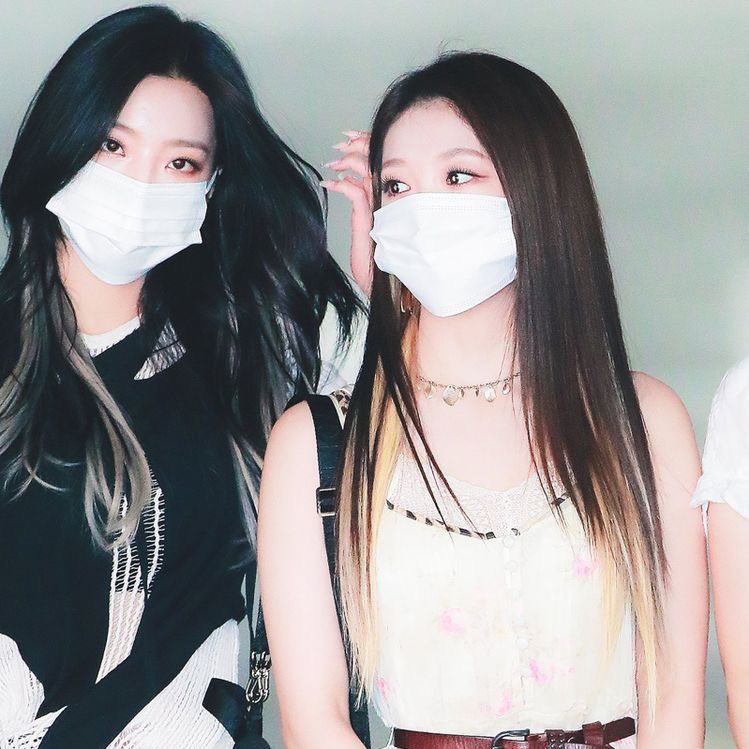 SEOTONlN's tweet photo. happy romsae day ♡

#HAPPYSAEROMDAY 
#우리의_빛나는_리더_새롬 https://t.co/HDvCq3y7Wt