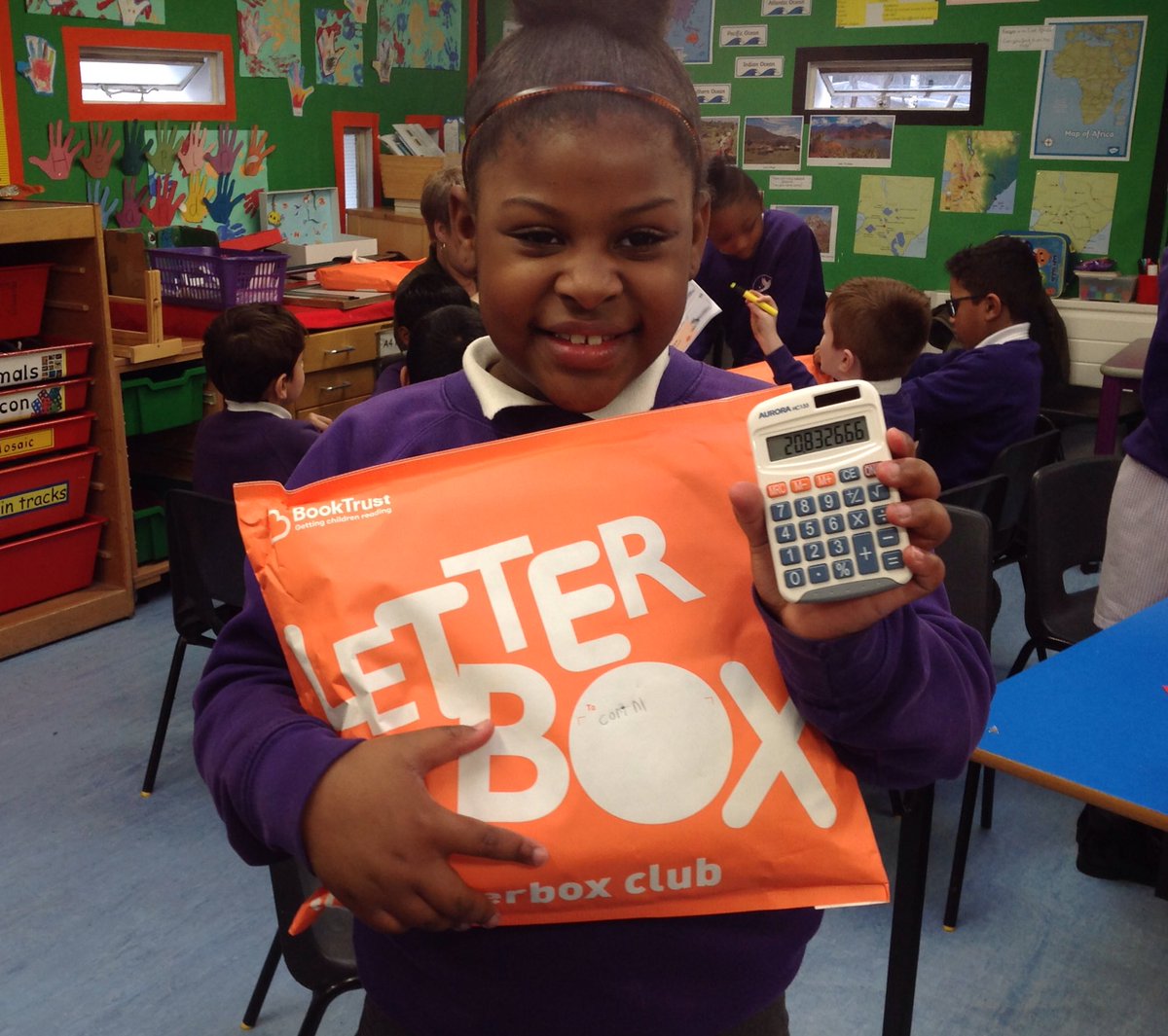 BenthalSchool's tweet photo. Happy new year from all of us at Benthal! Year 2 got a lovely surprise today: fantastic new letterbox packs from @booktrust - thank you! #benthal #surprise #welovebooks #hackneyschools #happy2023 📚😄✌️ https://t.co/YjBBXLpfzM