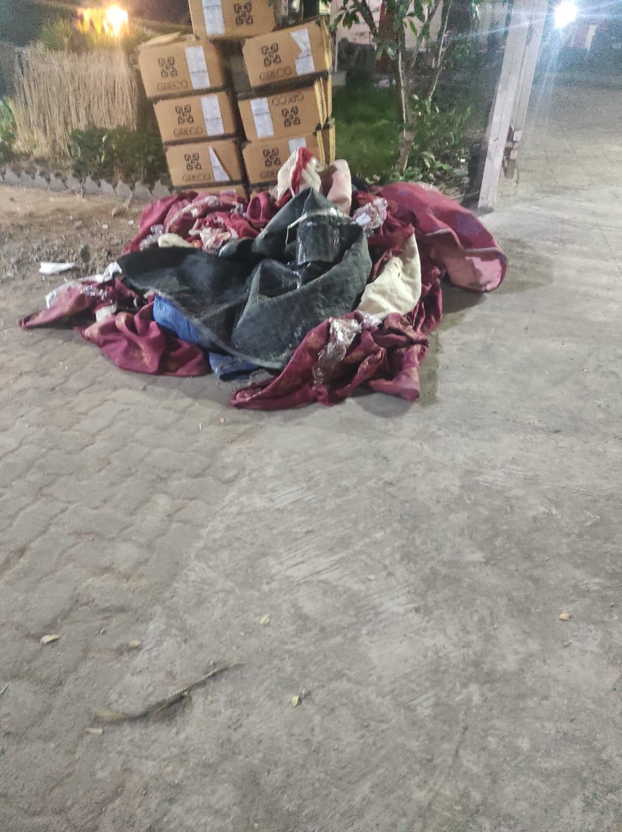 DsouzaOhan's tweet photo. @FURLENCO @thecuriousi Extremely bad management skills and customer satisfaction when ordering from Furlenco. I had to raise replacement twice for the products and when they delivered it, they threw away the package at my front gate causing a nuisance for the neighbors https://t.co/tCdONchjxs