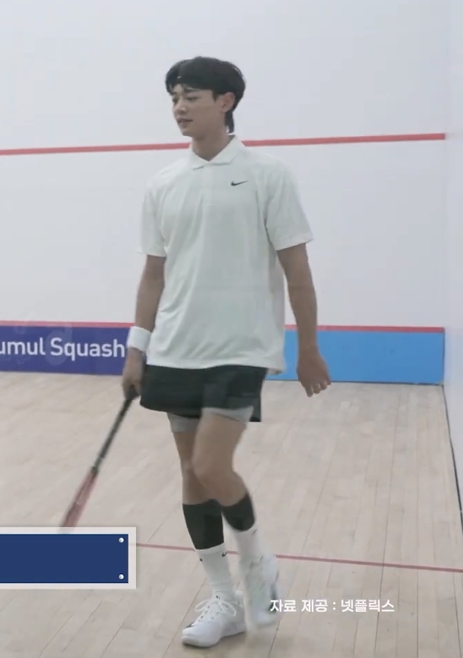 likea_fire's tweet image. 스쿼시로 알아보는 최민호 각선미