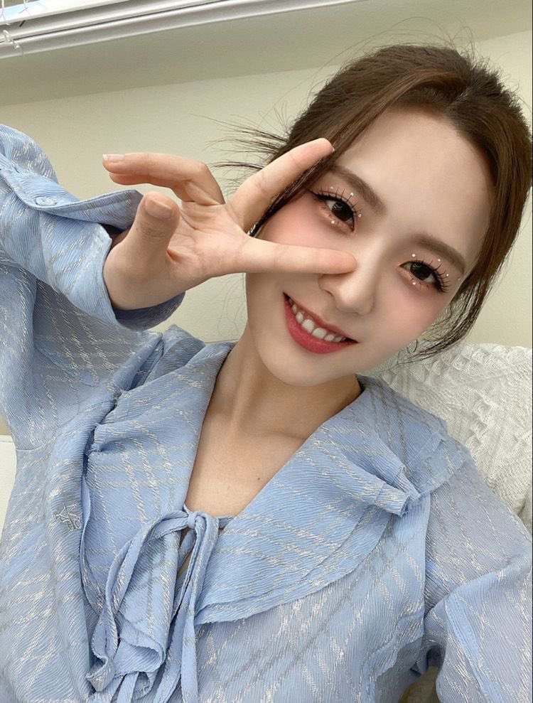 GoodDayStann's tweet photo. @irris_official Happy birthday I.L!! Love you endlessly π
#IRRIS #μμ΄λ¦¬μ€ #I_L #μμ΄μ
#TheBeauty_I_L_oveDay #HappyILDay https://t.co/ZFNJAz3xV0