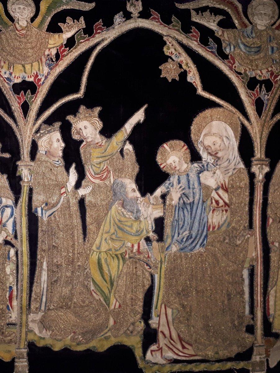 Nous sommes le 6 janvier, c’est le jour de l’épiphanie !🌟 👑
#LeSaviezVous 
Cette fête rappelle l’adoration des trois mages.
Selon une tradition du VIIème siècle, les mages dont parle l’Évangile selon Saint Matthieu📚 seraient des rois : Melchior, Gaspard et Balthazar.