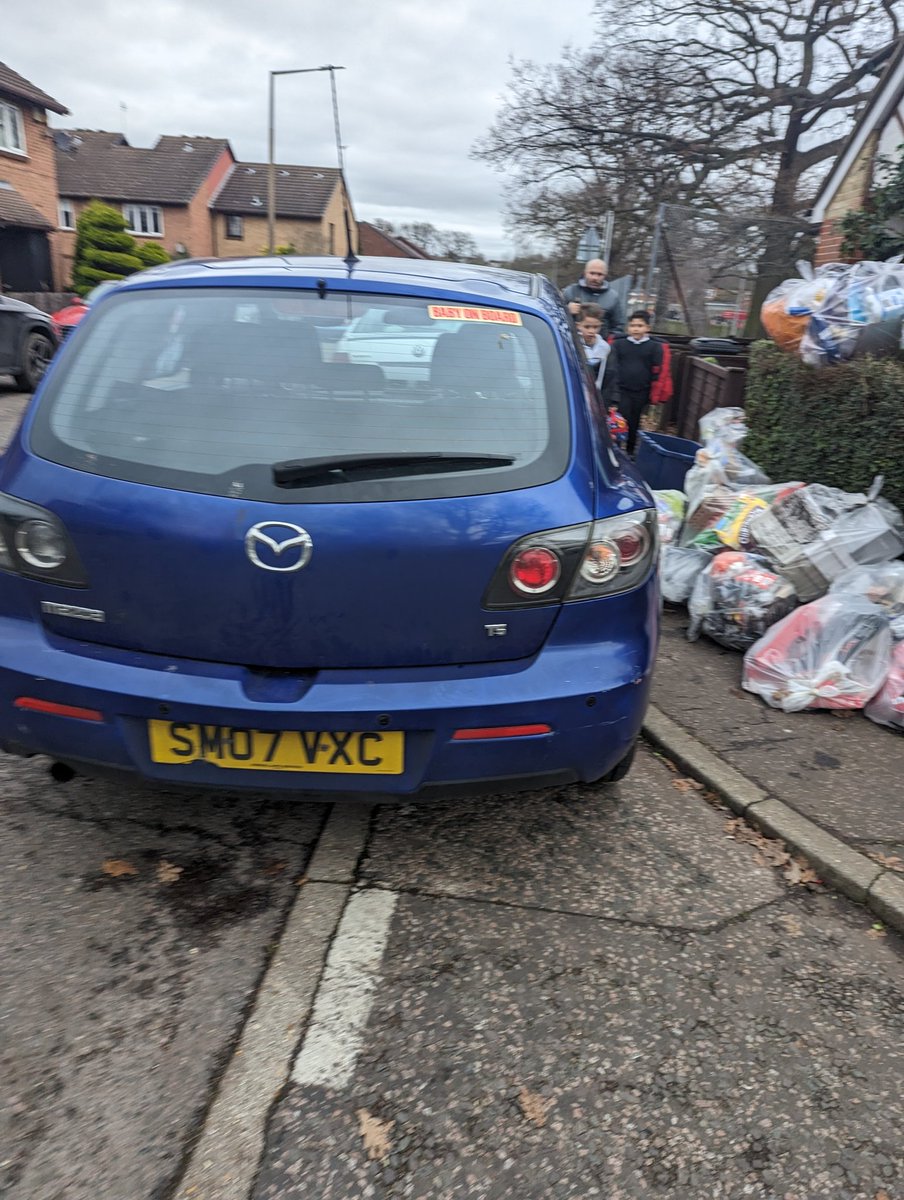 Kids having to walk into the road because of appalling parking on a corner near Hereward primary school in #Loughton. <a href="/transportgovuk/">Department for Transport</a> can't ban pavement parking soon enough - and <a href="/nepp_parking/">NEPP Parking</a> / @EPEppingForest must enforce the laws we have already.