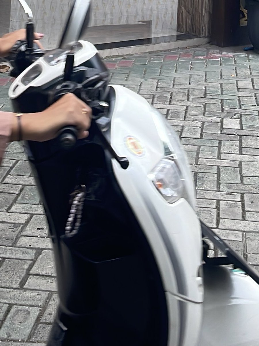 studwithlea's tweet image. 🪄 O6 / O1 — today my school came home early yeayyy