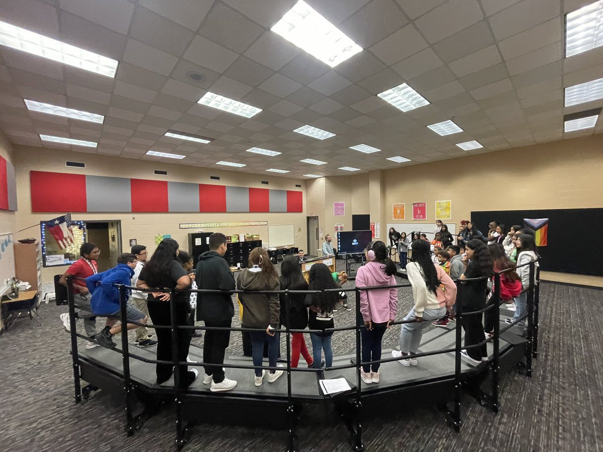 @KleinIntKISD Orchestra, Choir & Band joined together to play some musical games this morning! Lots of laughs & smiles having fun together as a team!