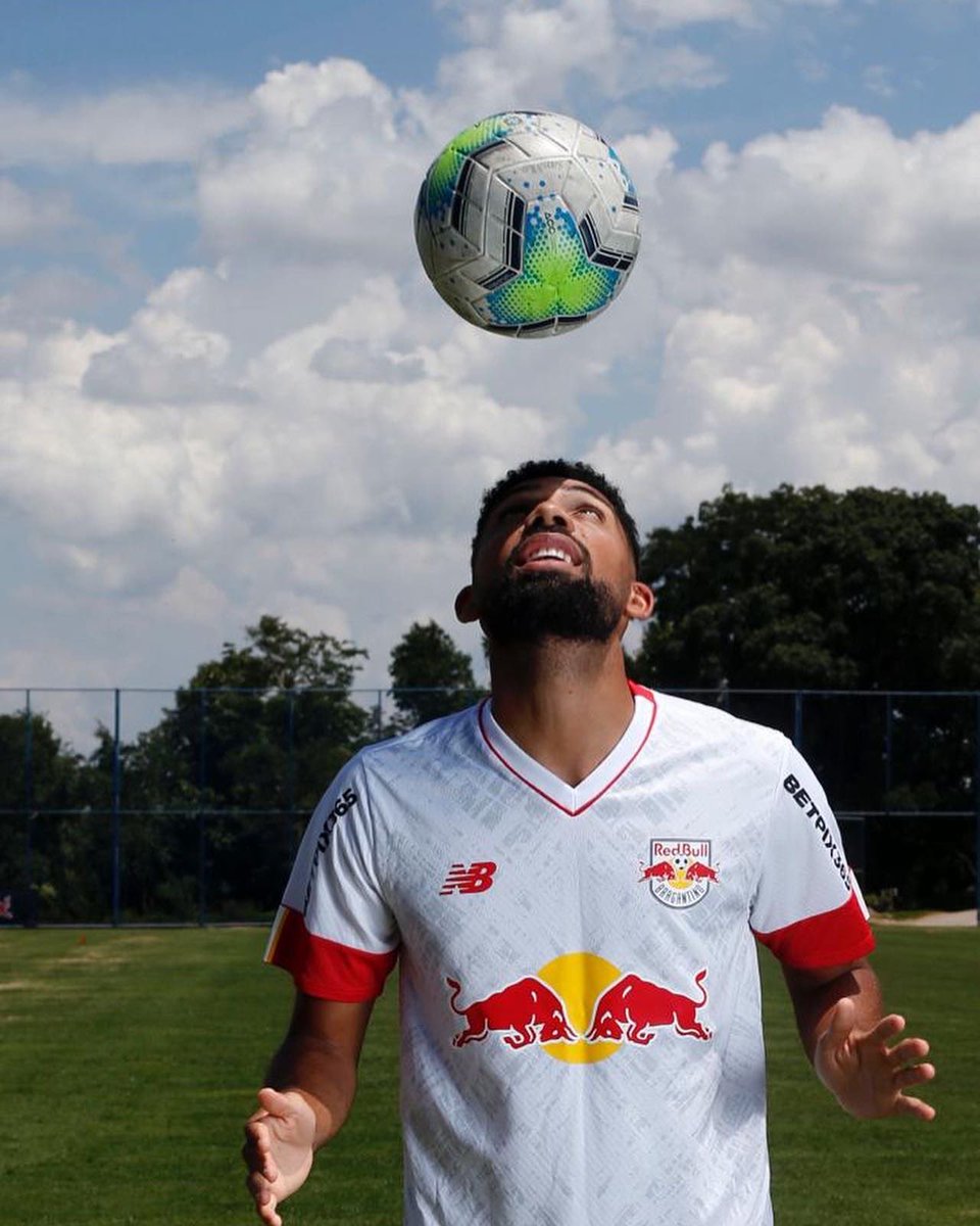 _matheusf's tweet image. O @RedBullBraga é minha nova casa! ⚽️🔥📞

Primeiramente, agradecer a confiança do clube e de toda diretoria. Muito feliz de vestir esta camisa e motivado para começar esse novo desafio no Massa Bruta. 

#VamosBraga #RedBullBragantino