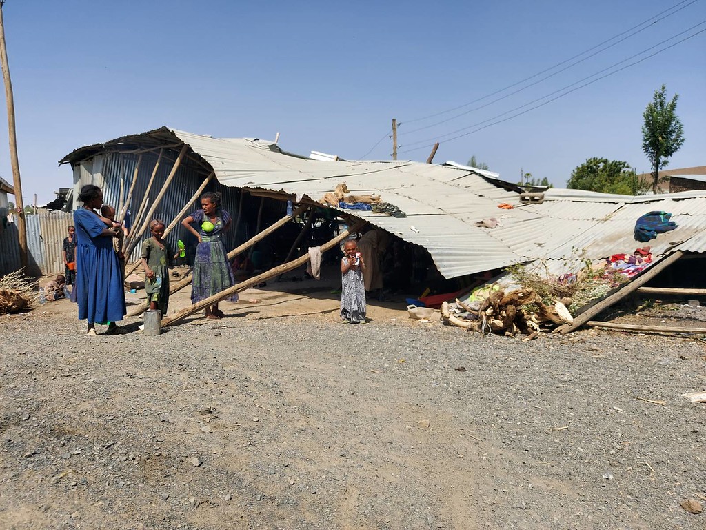 reliefweb's tweet photo. #Ethiopia Situation Update, 5 Jan:

• The first commercial passenger flights carried by Ethiopian airlines to Tigray.

• About 368,000 people in #Tigray assisted with food.

• #Malnutrition rates remain critical in Afar.

Full update: https://t.co/fmM30nzHZW

📸: OCHA Ethiopia https://t.co/oLdJZSc1ti