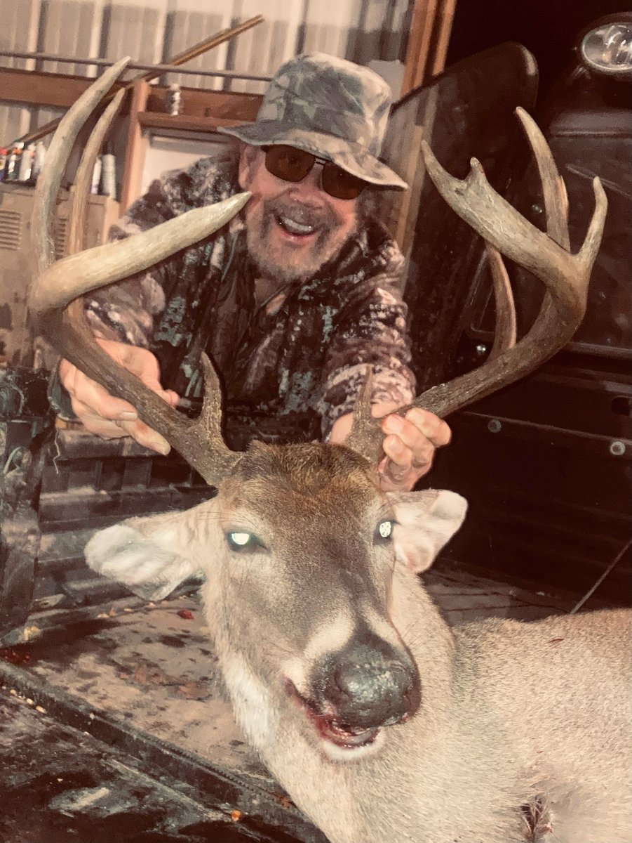 HankJr's tweet photo. Great way to start the New Year! Bocephus can still track the big ones down. Maybe collard greens, black-eyed peas and cornbread really do bring good luck? https://t.co/ONVfOzPuaA