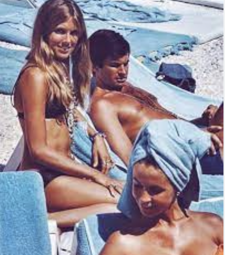 AlpacaAurelius's tweet photo. Skin cancer rates are up almost 5x over the last 50 years, while the experts told us to avoid the sun more and load up on sunscreens.

Now it's coming out that many of the most popular sunscreens are loaded with carcinogens.

There's clearly something we're not being told. https://t.co/nQ5LEj4LWh